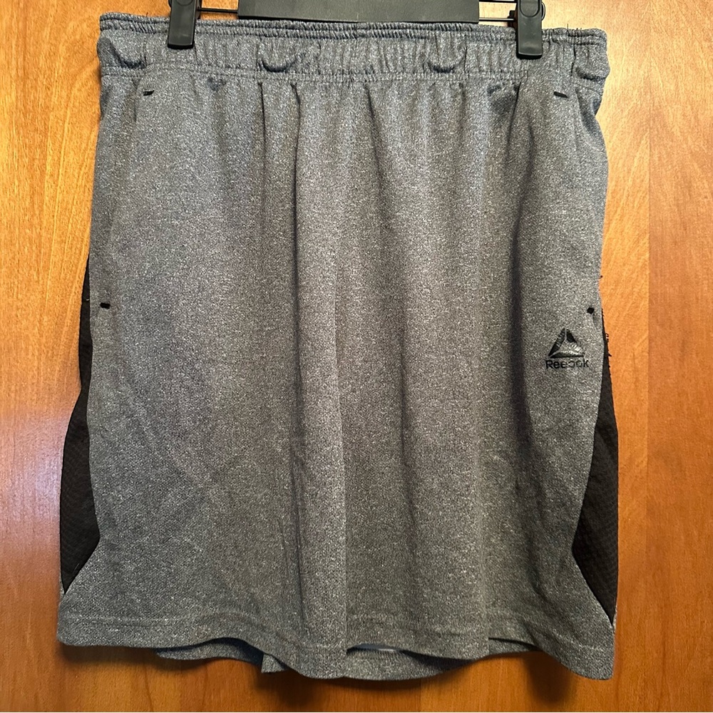 Reebok Grey Shorts Medium‎ Pockets